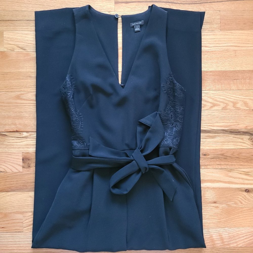 ANN TAYLOR SLEEVELESS LACE DETAIL JUMPSUIT